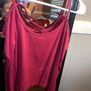 Criss cross cold shoulder athletic work out top